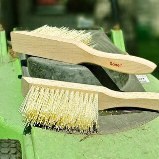 Lawn mower brush